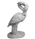 Statue héron avec un poisson 
