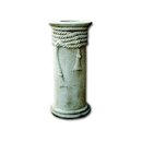 Colonne avec cordage et noeud marin