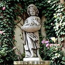 statue fillette et son panier de chiots