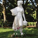 Statue de jardin en pierre Jeune Fille aux Paniers