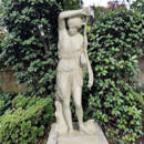 statue en pierre Déesse Diane prenant son arc.