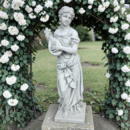 Statue femme jouant de la mandoline