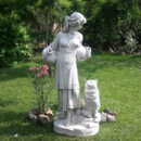 Statue Femme La Verseuse Romaine et le chat