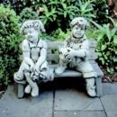 Statue Les Amoureux Timides Assis sur le Banc