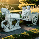 Statue Amoureux aux chapeaux sur Charrette Cheval