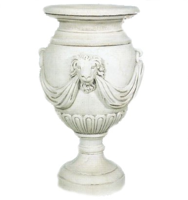 Vase motif drapé et têtes de lions et support statue