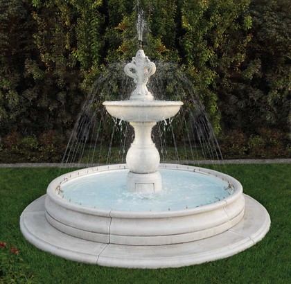 -Fontaine-en-pierre-avec- vasques-bassin-jets- remontants-margelle-modèle-VIAREGGIO