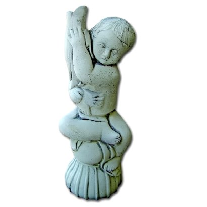 Statue Enfant Assis tenant un Poisson