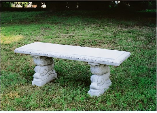 Banc droit en pierre reconstituée avec pieds poissons