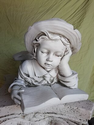 Statue Petit Garçon Lisant un Livre