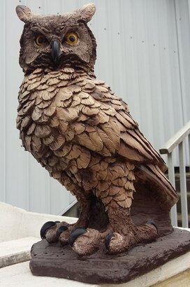 statue grand duc en couleur