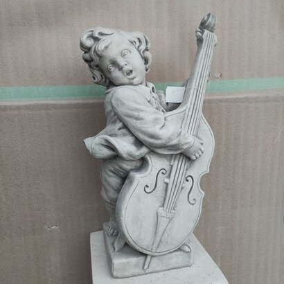 Statue garçon joueur de contrebasse