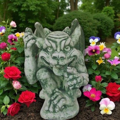 Statue en pierre gargouille  moqueuse