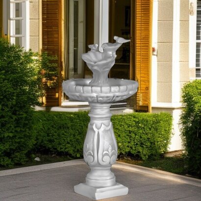 Vasque sur colonne avec oiseaux