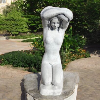 Statue Femme Nue à Genoux
