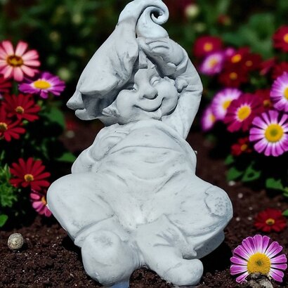 statue  lutin couché