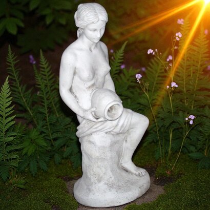 Statue de jardin Jeune Fille Nue Tenant une Cruche