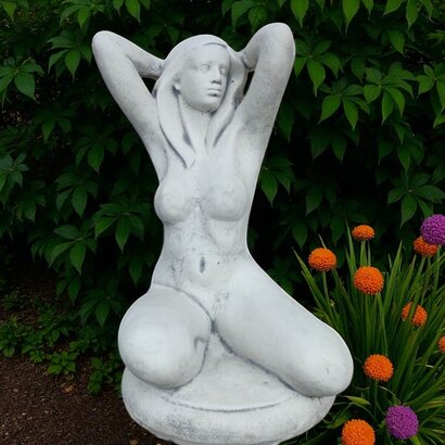 Statue Femme Nue assise