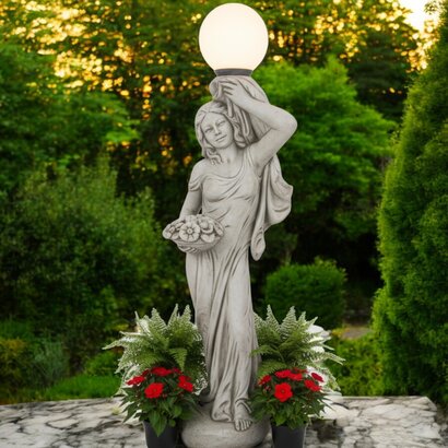 Statue Lampadaire Femme portant un Globe à gauche