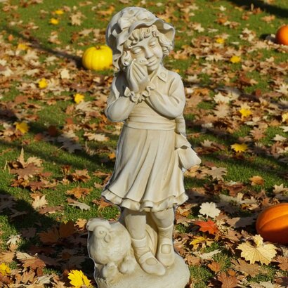 Statue Fillette et son Poussin