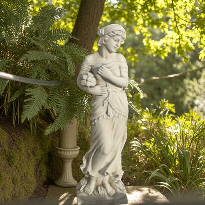 Statue de jardin en pierre Femme : Saison l'Hiver