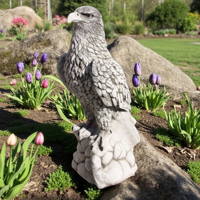 statue-aigle royal-sur rocher-lebonvivre