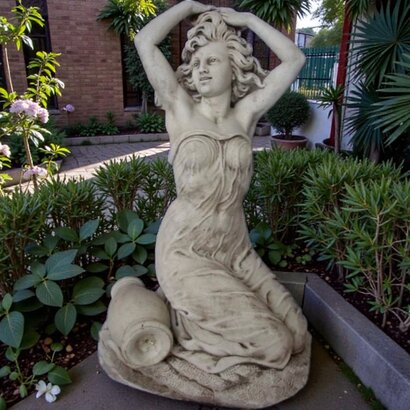 Statue en pierre Femme à Genoux