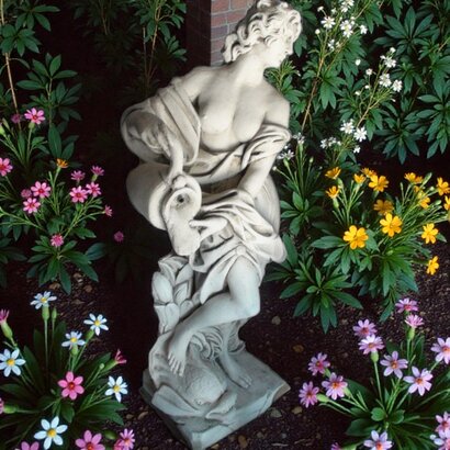 Statue de jardin en pierre Femme : La Grande Nymphe