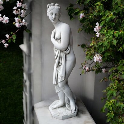 Statue de jardin en pierre Femme Nue Pauline