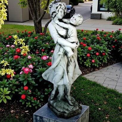 Statue Femme et son Bébé