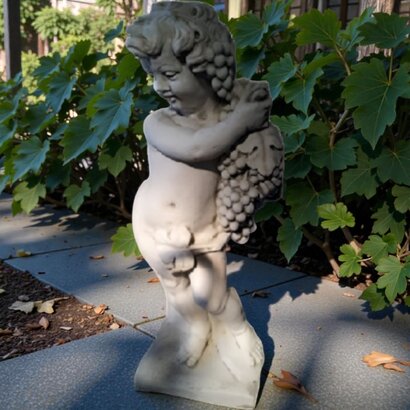 Statue garçon automne grappes de raisins