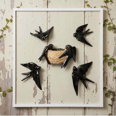 lot de 4 hirondelles et un nid d'hirondelles