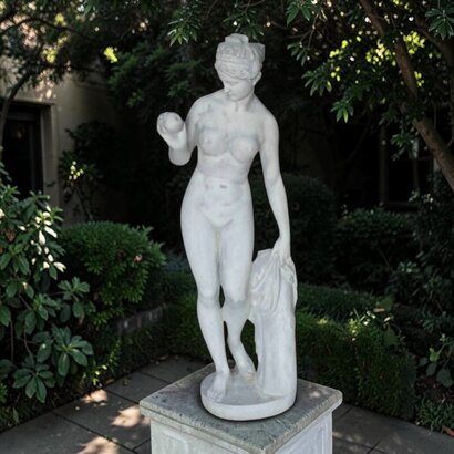 statue  femme Vénus à la pomme ERIS 120 cm
