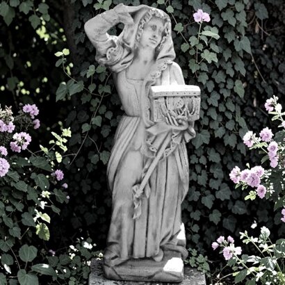 Statue de jardin en pierre Femme : L'Abondance