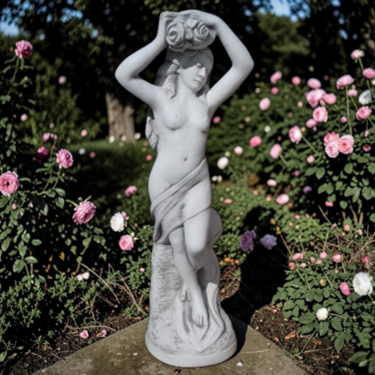 Statue femme dénudée  tenant des roses sur sa tête