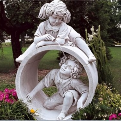 Statue en pierre Fille et Garçon partie de cache-cache