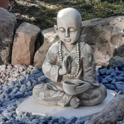 Statue enfant bouddha en prière