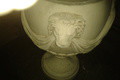 Vase motif drapé et têtes de lions