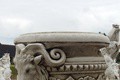 Vase Tête de Bélier sur Pied