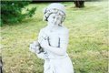 Statue de jardin en pierre Femme : Saison l'Hiver