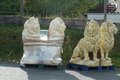 Couple statues lions géants 