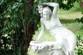 Statue de jardin en pierre Femme Assise sur vasque grand modèle