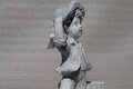 Statue en pierre garçon tirant un panier