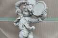 Statue garçon joueur de tambourin