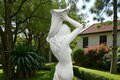 Statue de jardin en pierre Femme Debout sur Coquillage