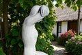 Statue Femme Nue à Genoux