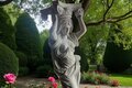 statue en pierre Cariatide