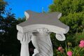 statue en pierre Cariatide