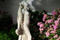 Statue Femme aux Roses