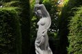 Statue de jardin en pierre La Venus aux Fleurs